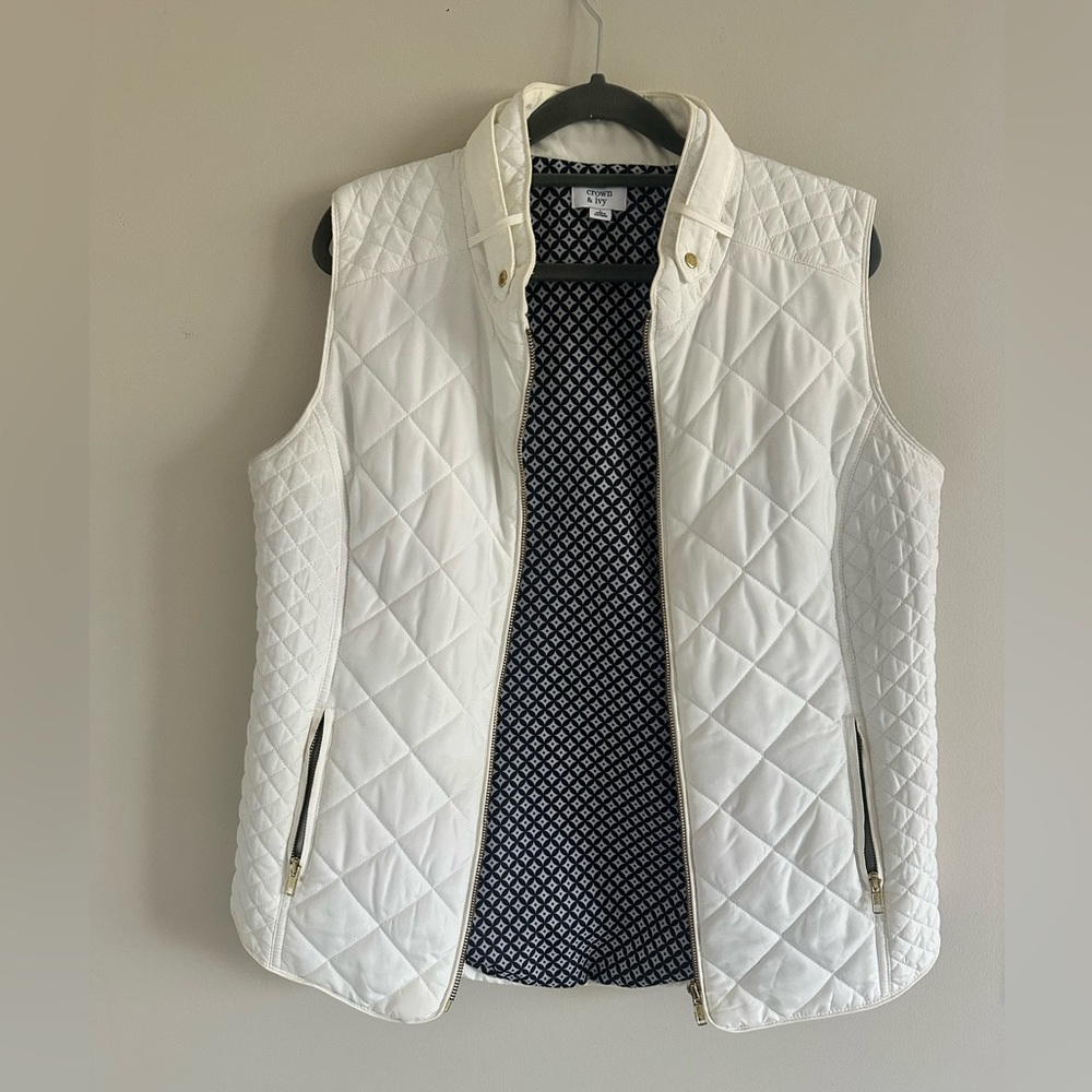 Crown & Ivy Cream Vest with navy Geometric Lining
